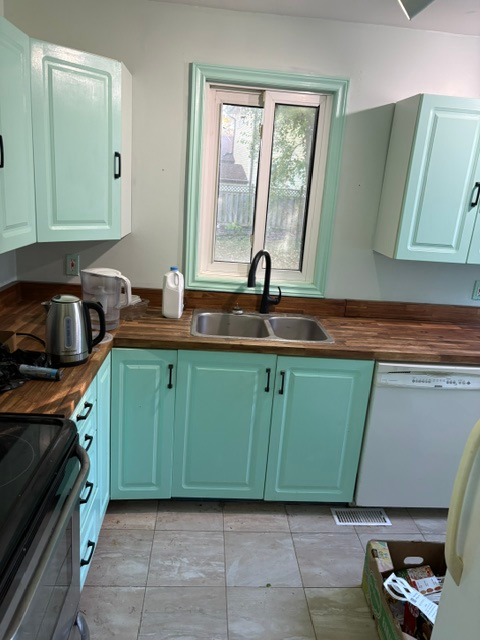 Used Kitchen Cabinet 200