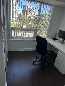 Private room with private washroom in condo - Photo 4