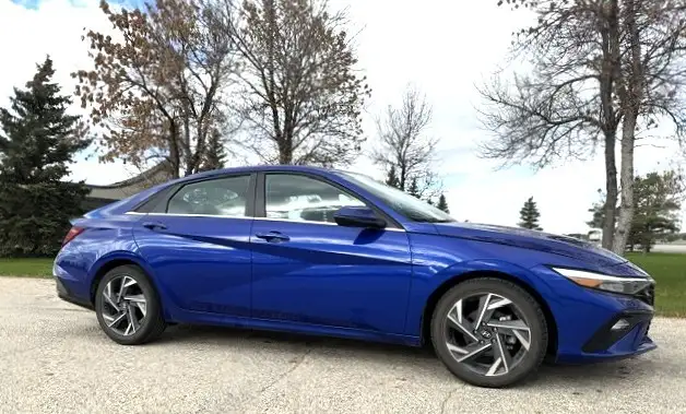 2024 Hyundai Elantra LUXURY LOCAL ONE OWNER - NO ACCIDENTS