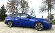 2024 Hyundai Elantra LUXURY LOCAL ONE OWNER - NO ACCIDENTS