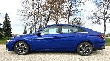 2024 Hyundai Elantra LUXURY LOCAL ONE OWNER - NO ACCIDENTS - Photo 2