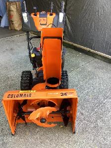 Columbia 24 in. 3 stage snow blower - Photo 2
