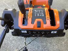 Columbia 24 in. 3 stage snow blower - Photo 5