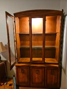 Je dois vendre Vaisselier et/ou  table de cuisine
