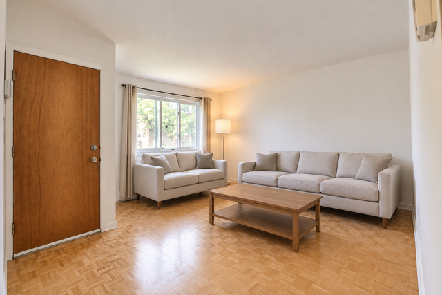 Beau 4½ à louer avec grande cour privée   5 électroménagers