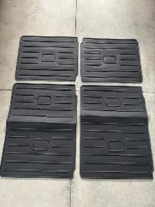 4 TAPIS AUTOS NEUFS