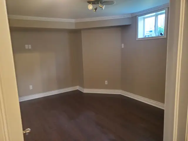 Room for rent in basement appartment in cambridge