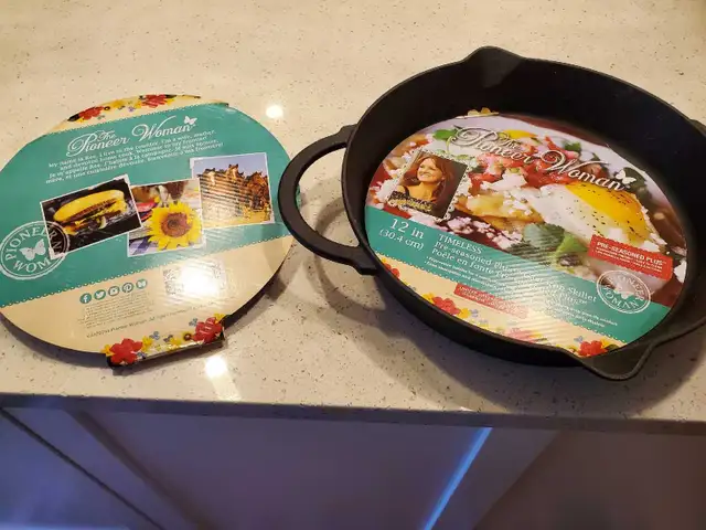 The Pioneer Woman cast iron frying pan
