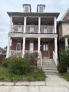 3 STOREY HOUSE FOR RENT IN YORK UNIVERSITY VILLAGE