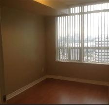 Square One condo 1 bedroom   large-size den for rent - Photo 4