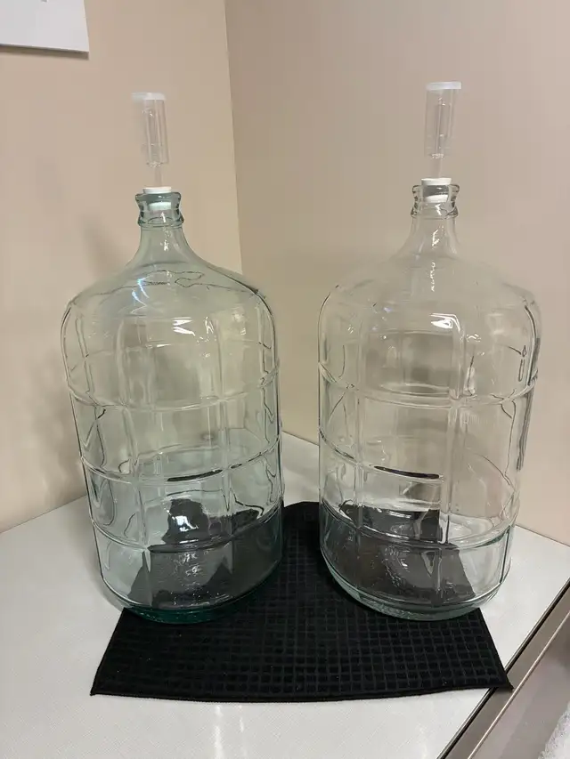Glass 23 liter carboy