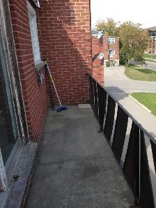 Lge 2Bdrm w/New Kitchen Bath Hardwood Fl Balc@Westminister/King - Photo 10