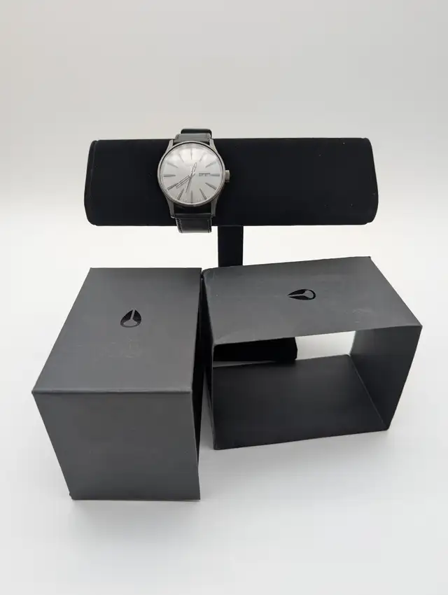 (B1038) Nixon The Sentry Watch