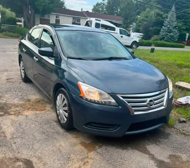Nissan Sentra 2015 à vendre  TRes NEGOOO  et pneu a donne
