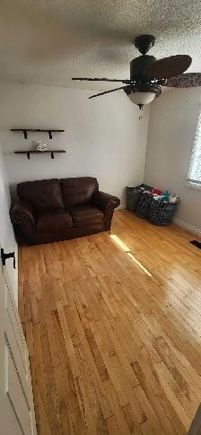 Private room & own private bathroom  Jacuzzi tub..available now