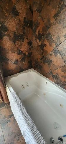 Private room & own private bathroom  Jacuzzi tub..available now - Photo 7