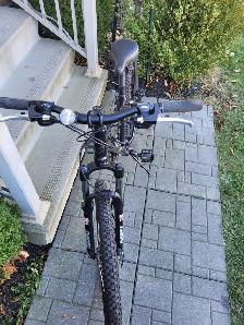 Giant Yukon Mountain Bike with Disc Brakes - Photo 5