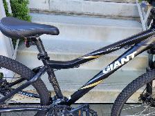 Giant Yukon Mountain Bike with Disc Brakes - Photo 7