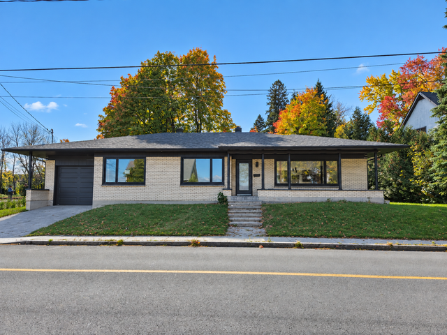 À VENDRE À LÉVIS — PLAIN-PIED LUMINEUX AVEC GARAGE ET VUE PARTIE