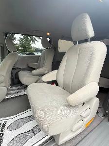 2011 Toyota Sienna LE / Drives perfect / certified - Photo 9
