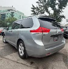 2011 Toyota Sienna LE / Drives perfect / certified - Photo 10
