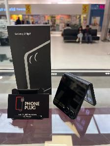Amazing Offer! Samsung Z Flip7-256gb! - Photo 2