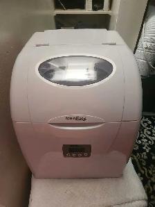 XL ICE MAKER MAKES 3 SIZES/33 POUNDS A DAY