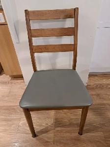 TABLE DE CUISINE ET QUATRE CHAISES. L - Photo 3