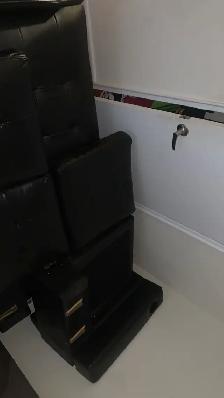 Sectional Sofa. - Black Leather - Photo 2
