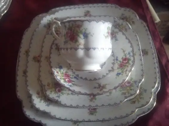 Royal Albert - Petit Point