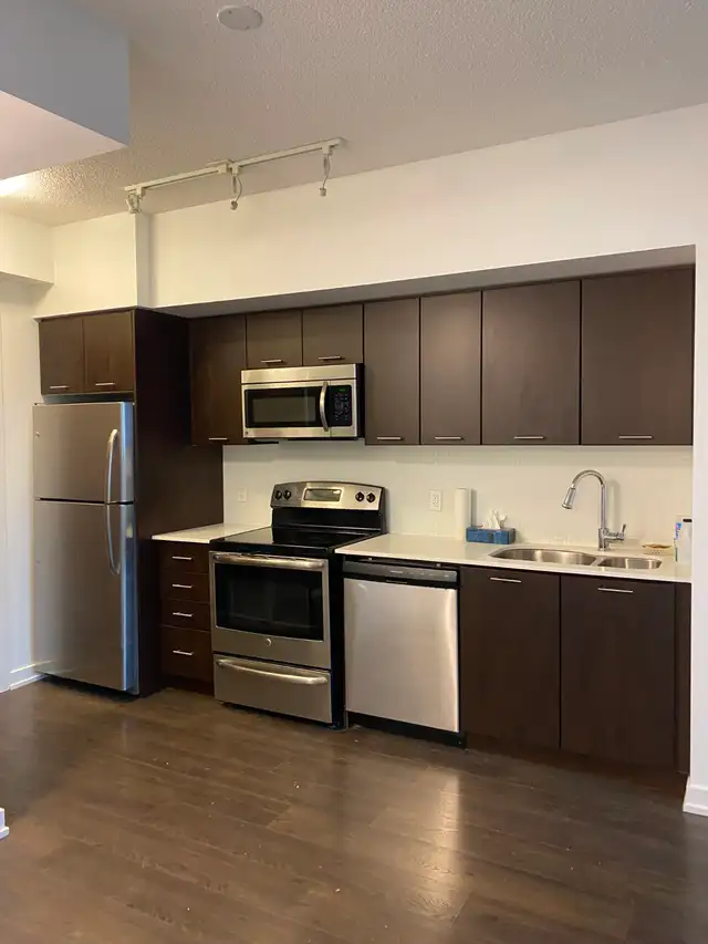 1 Bedroom Condo for Rent at Park Lawn and Lakeshore Blvd West