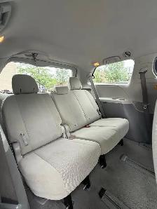 2011 Toyota Sienna LE / Drives perfect / Remote starter - Photo 4