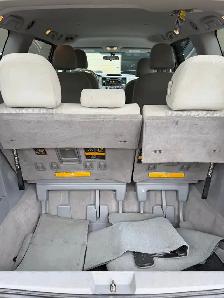 2011 Toyota Sienna LE / Drives perfect / Remote starter - Photo 8