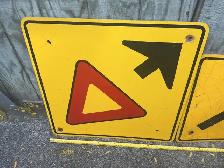 Two Vintage Metal Traffic Signs ! - Photo 2