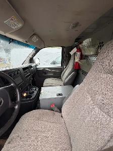 2009 Chevrolet cargo van - Photo 4