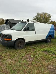 2014 GMC cargo van - Photo 2