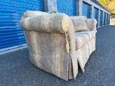 Love Seat - Photo 3