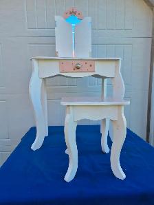 Girls Stand - Photo 2