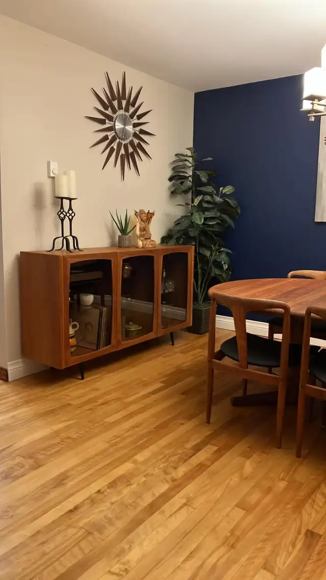 Mid century modern. TEAK TECK. Vitrine, sideboard, vinyl record