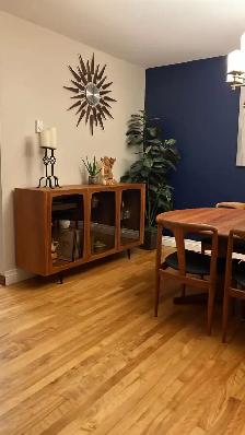 Mid century modern. TEAK TECK. Vitrine, sideboard, vinyl record