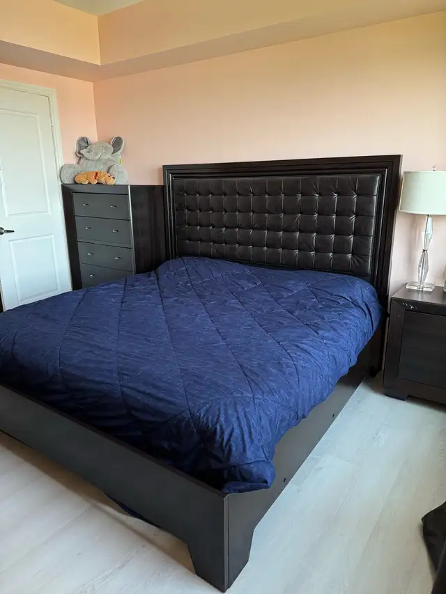 King Size Bedroom Set  FOR sale