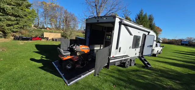 2019 30' 4SEASON WOLF PACK LIMITED-6814LB-BIG 8X15X7H TOY HAULER