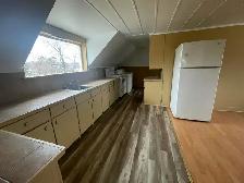 Spacious 3 Bedroom Apartment - Photo 4