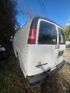 2005 gmc savana extended cargo van - Photo 2