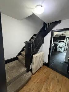 Furnished spacious room for rent in friendly share house - Photo 7
