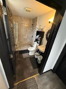 Furnished spacious room for rent in friendly share house - Photo 8