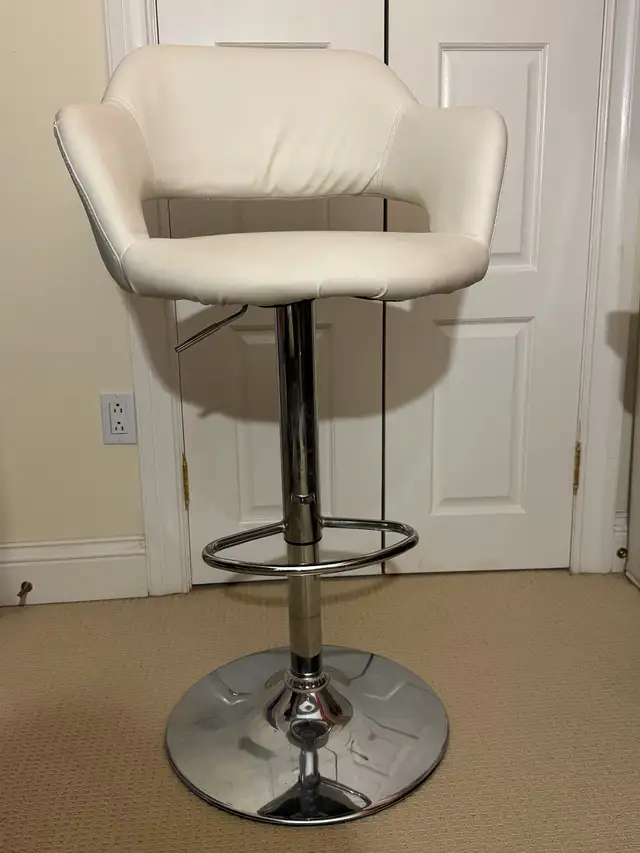 Barstool / white with chrome