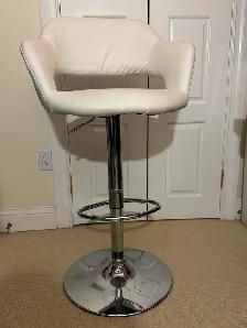Barstool / white with chrome