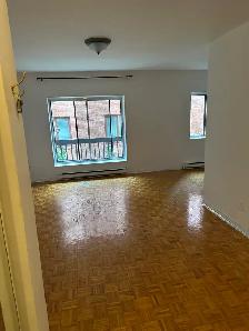 Near Metro Snowdom.Spacious 3 1/2,apartment available Now - Photo 5