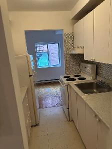 Near Metro Snowdom.Spacious 3 1/2,apartment available Now - Photo 7